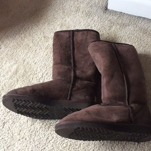 Dark brown tall Ugg’s